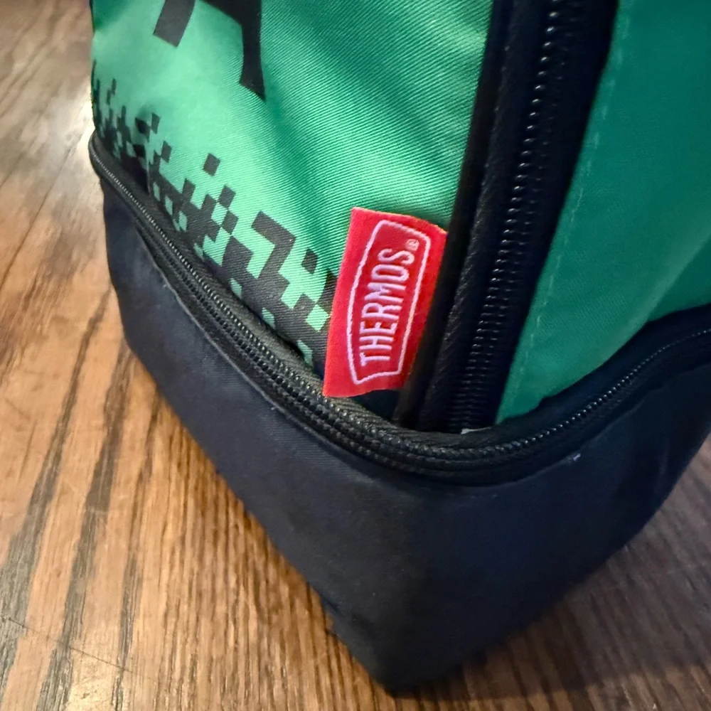 NWT Minecraft Lunchbox - Picture 3 of 5